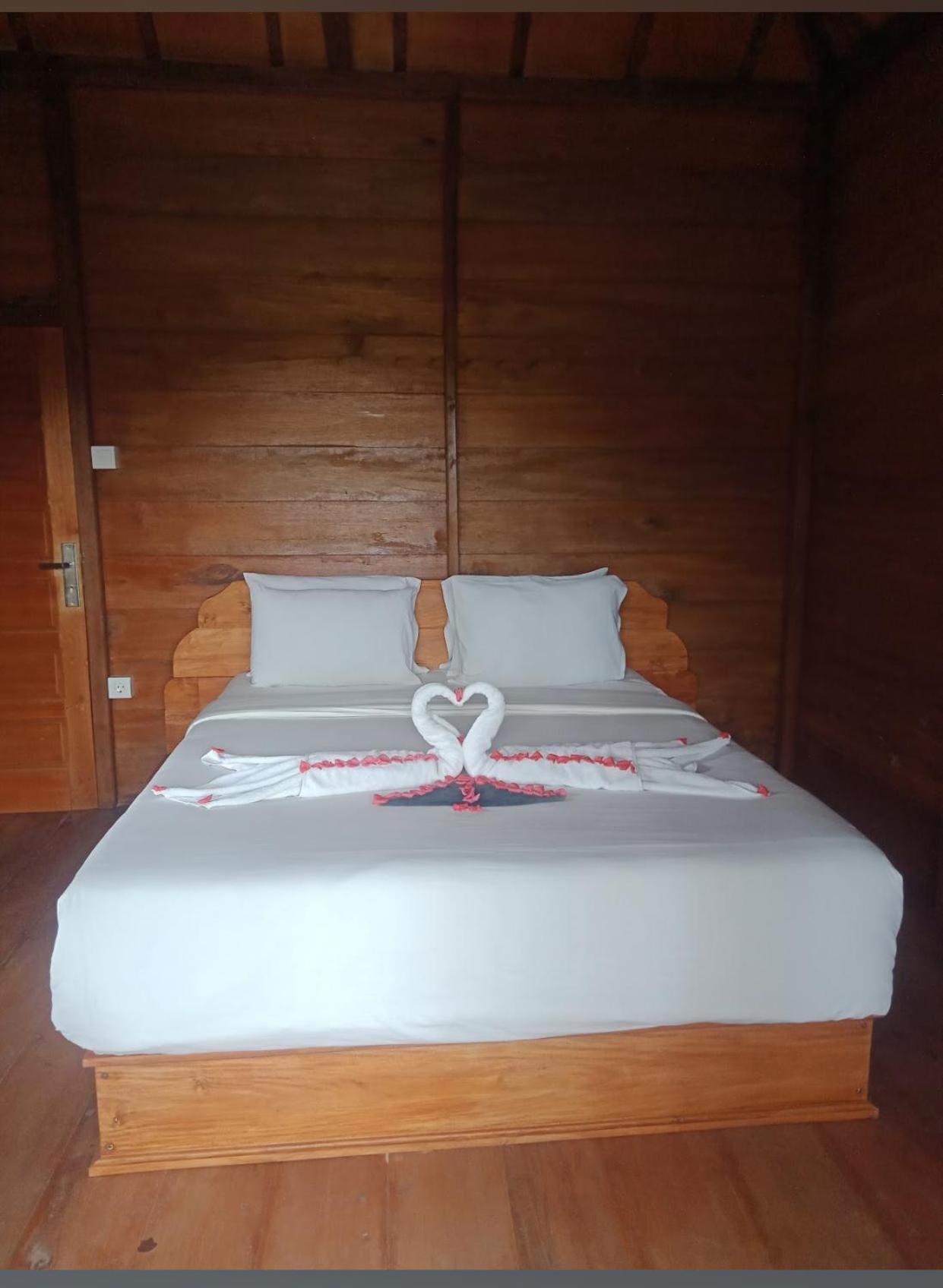 Uma D'Nyuh Homestay Singaraja Exterior foto